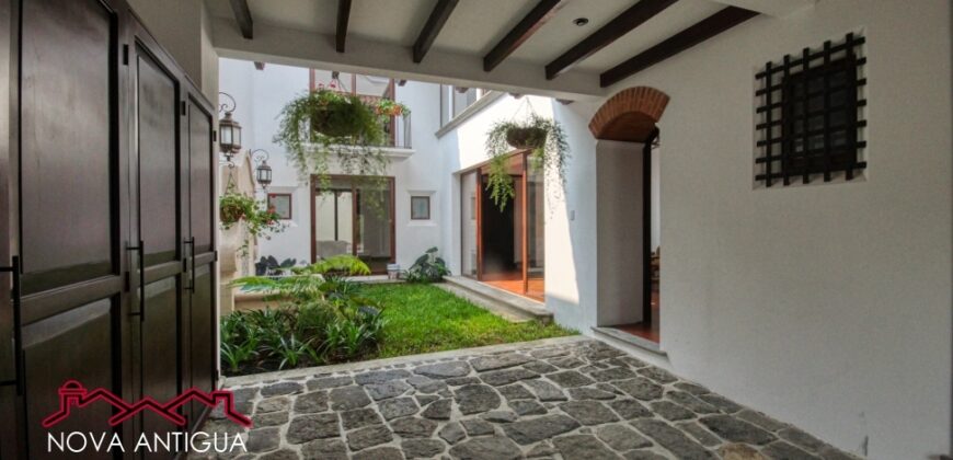 T43 – Beautiful house in Hacienda del Comendador