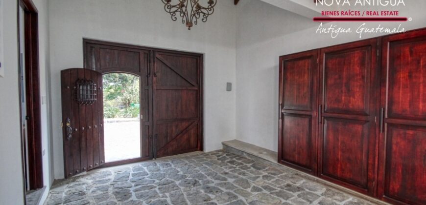 T43 – Beautiful house in Hacienda del Comendador