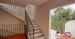 J122 – Beautiful property in a residential area