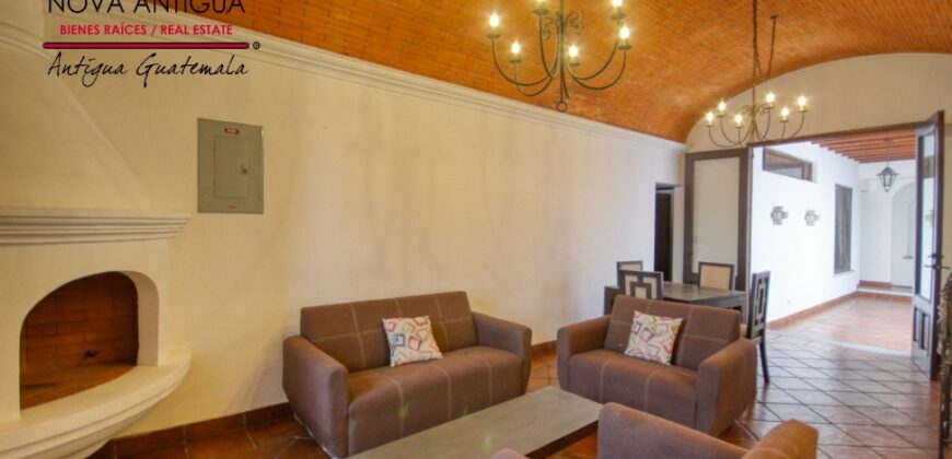 A4200 – Apartment near the Antigua market