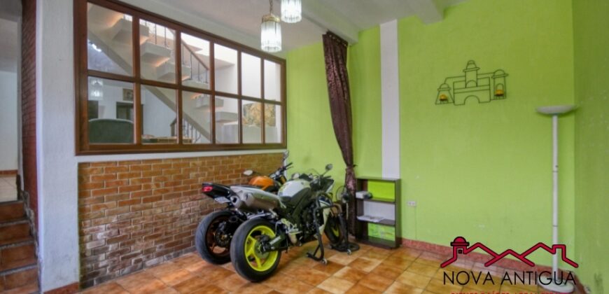 A4207 – Ideal property for a hostel near La Merced church