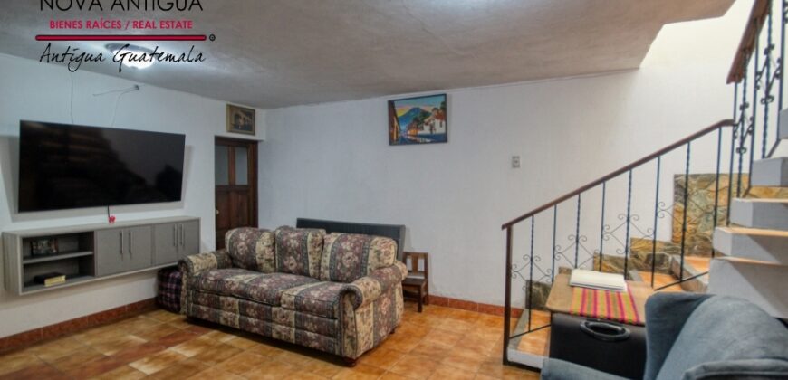 A4207 – Ideal property for a hostel near La Merced church