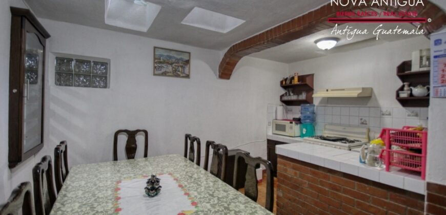 A4207 – Ideal property for a hostel near La Merced church