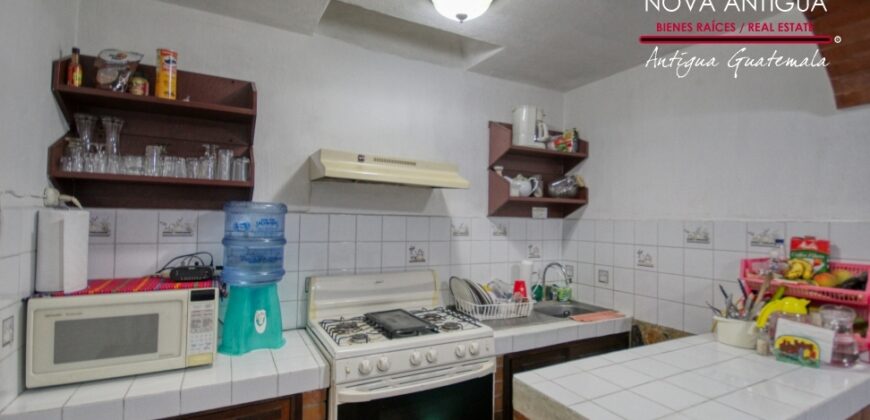 A4207 – Ideal property for a hostel near La Merced church