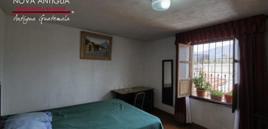 A4207 – Ideal property for a hostel near La Merced church