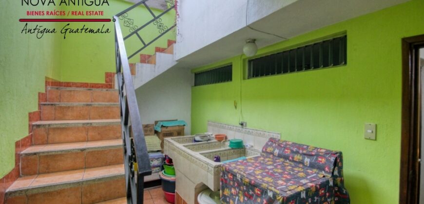 A4207 – Ideal property for a hostel near La Merced church