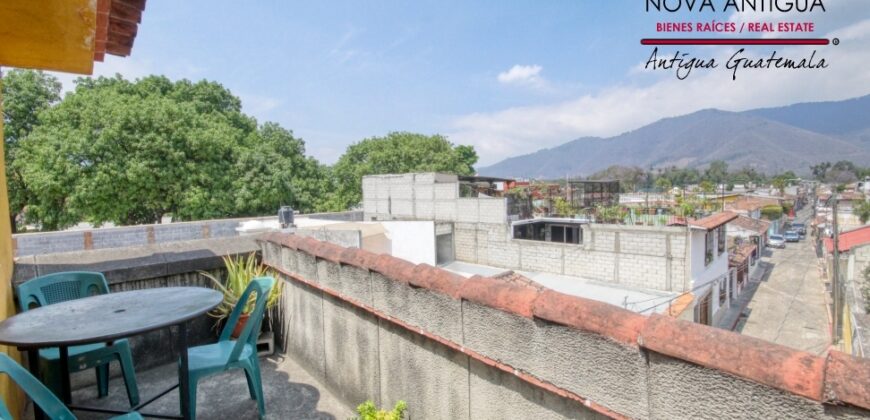 A4207 – Ideal property for a hostel near La Merced church