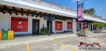 A4208 – Retail Space in Commercial Center
