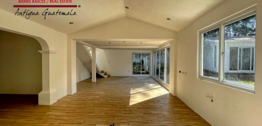 H107 – Unfurnished house in residential