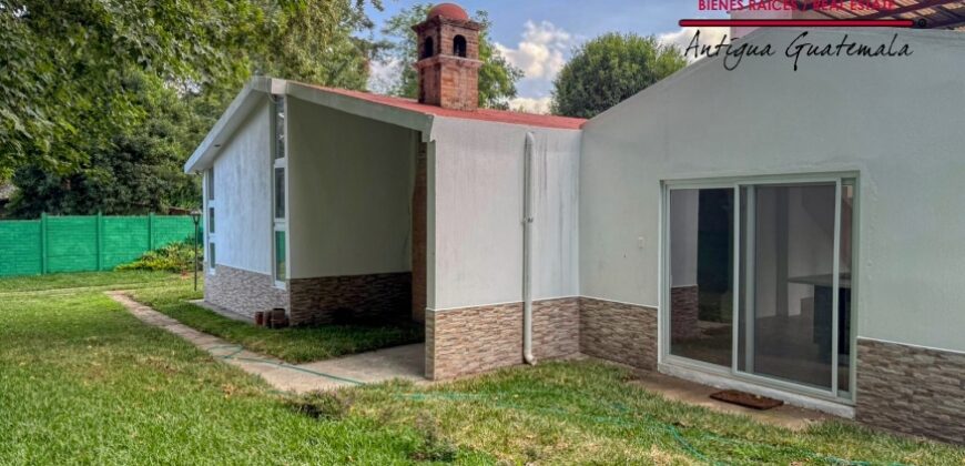 H107 – Casa sin muebles en residencial