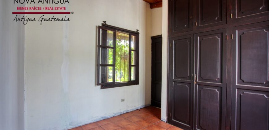 I300 – Casa de un nivel con jardin