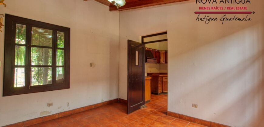 I300 – Casa de un nivel con jardin