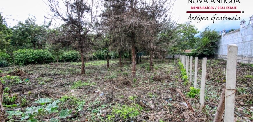 A4212 – Land in the center of Antigua Guatemala