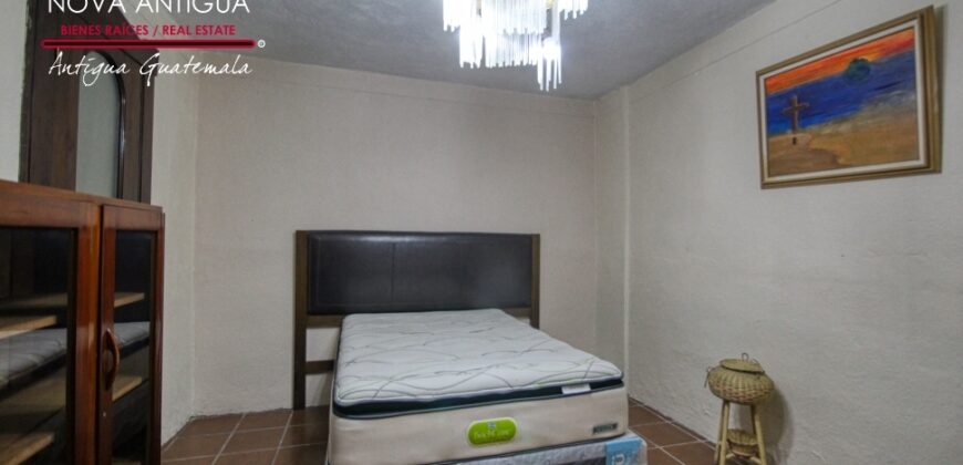 A4213 – Hermosa casa amueblada en el Centro de Antigua