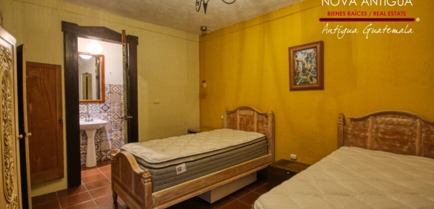 A4213 – Hermosa casa amueblada en el Centro de Antigua
