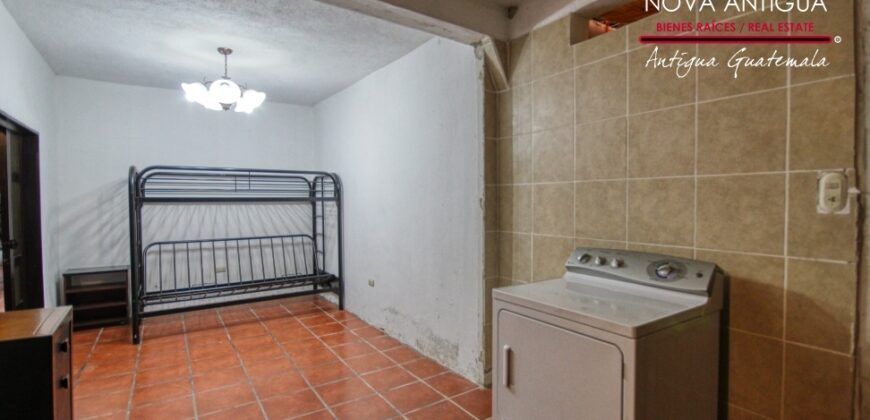 A4213 – Hermosa casa amueblada en el Centro de Antigua