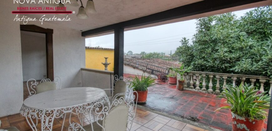 A4213 – Hermosa casa amueblada en el Centro de Antigua