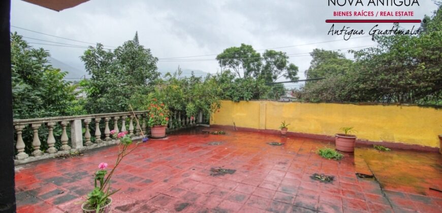 A4213 – Hermosa casa amueblada en el Centro de Antigua