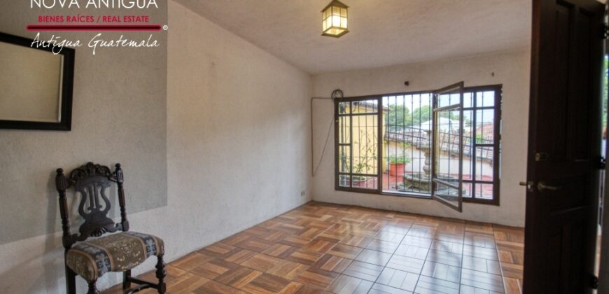 A4213 – Hermosa casa amueblada en el Centro de Antigua