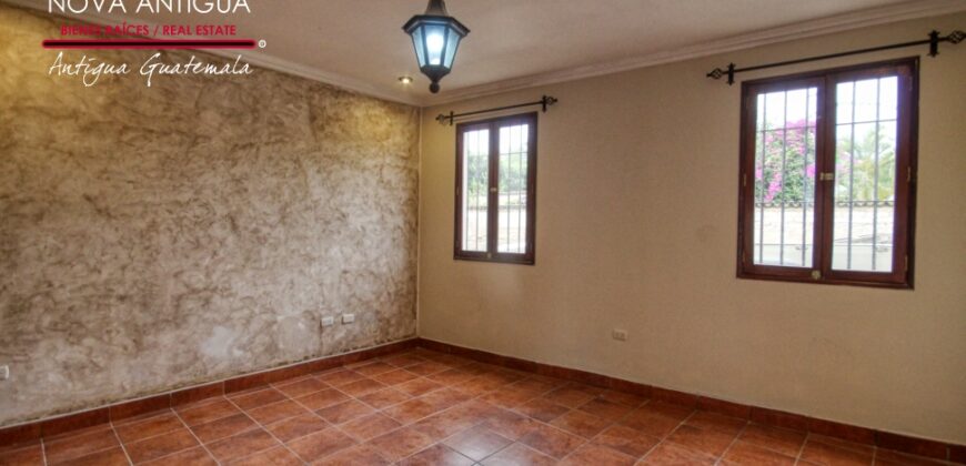 D264 – Casa 4 habitaciones sin muebles