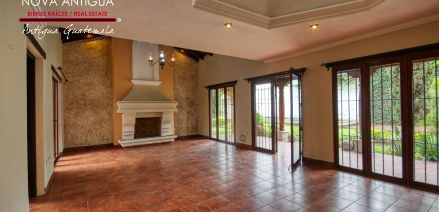 D264 – Casa 4 habitaciones sin muebles