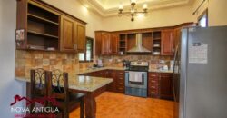 I473 – Beautiful furnished house in residential area