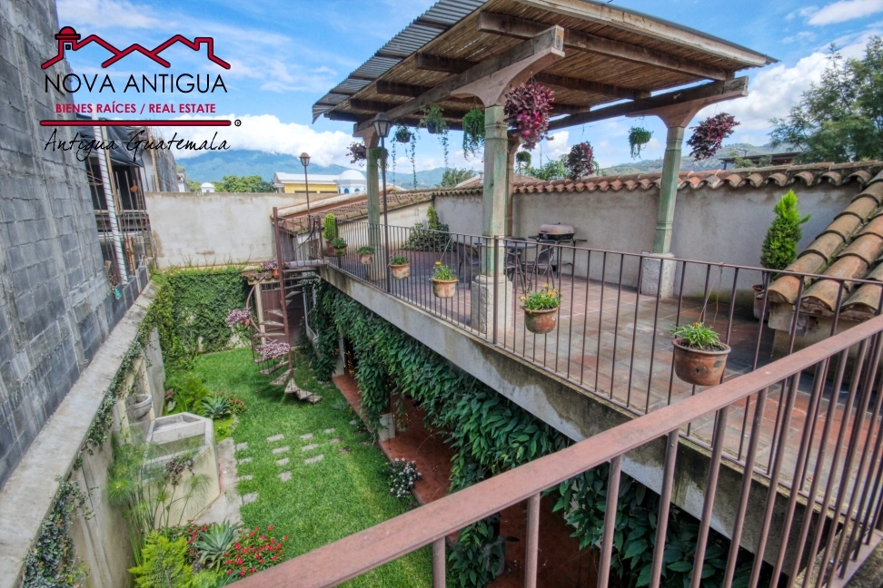I473 – Bonita casa amueblada en residencial