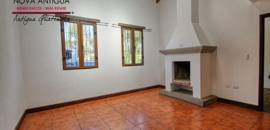 I474 – Casa sin muebles en renta en San Pedro las Huertas