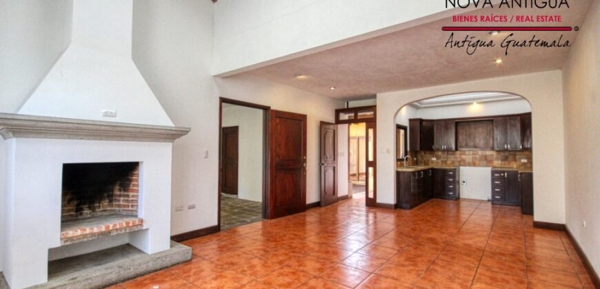 I474 – Casa sin muebles en renta en San Pedro las Huertas