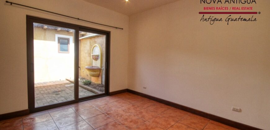 I474 – Casa sin muebles en renta en San Pedro las Huertas