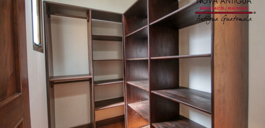 I474 – Casa sin muebles en renta en San Pedro las Huertas