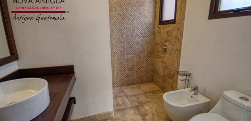 I474 – Casa sin muebles en renta en San Pedro las Huertas