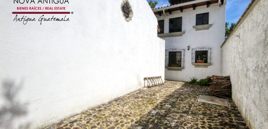 I476 – Apartameto con muebles en condominio