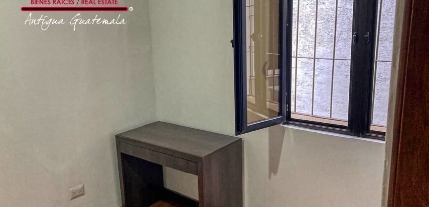 I476 – Apartameto con muebles en condominio