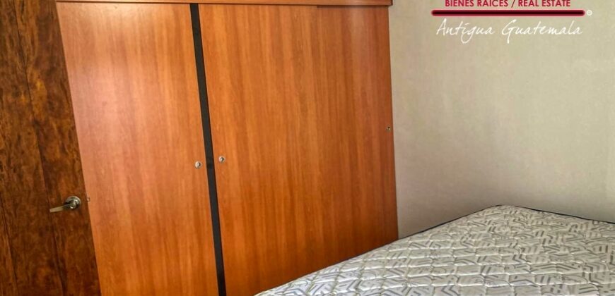 I476 – Apartameto con muebles en condominio