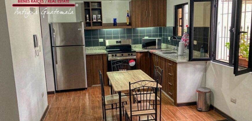 I476 – Apartameto con muebles en condominio