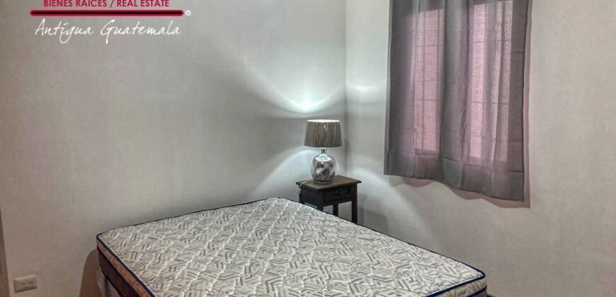 I476 – Apartameto con muebles en condominio