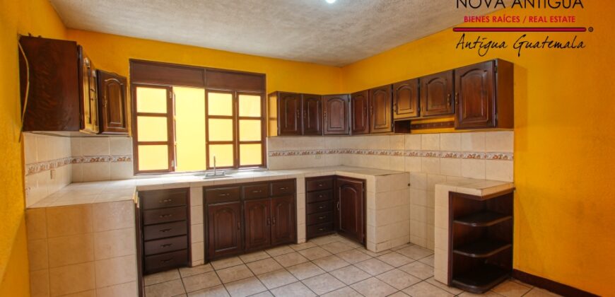 G259 – Casa para vivienda o uso comercial, vía principal a San Felipe de Jesús