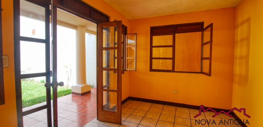 G259 – Casa para vivienda o uso comercial, vía principal a San Felipe de Jesús