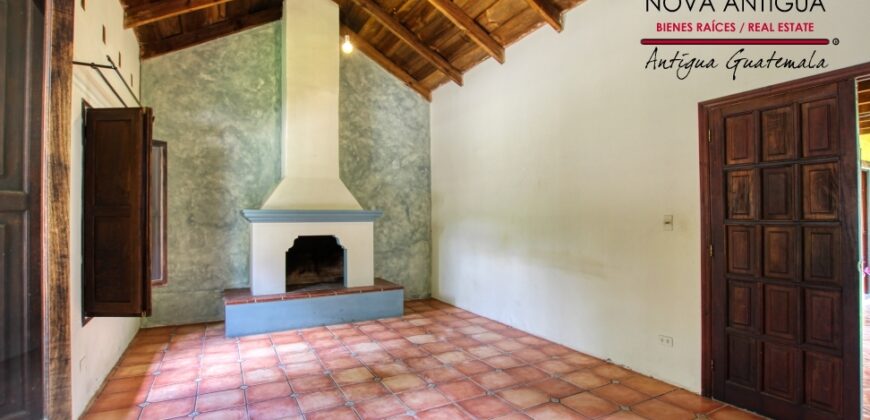 C4017 – Casa sin muebles con amplio jardin