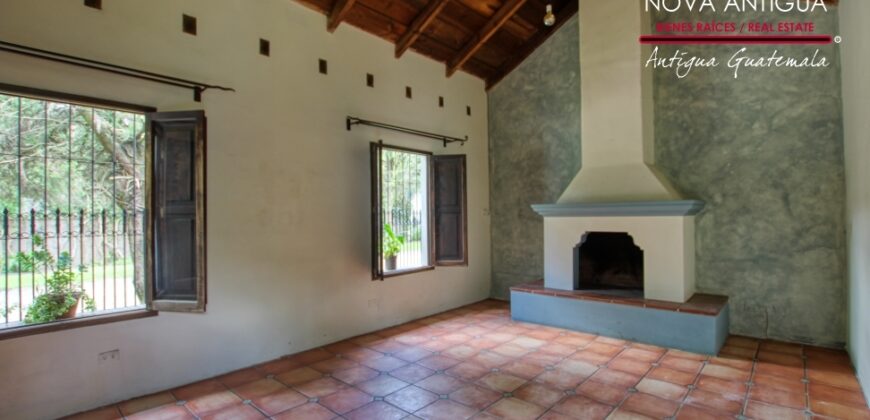 C4017 – Casa sin muebles con amplio jardin