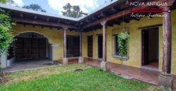 C4017 – Unfurnished house with large garden