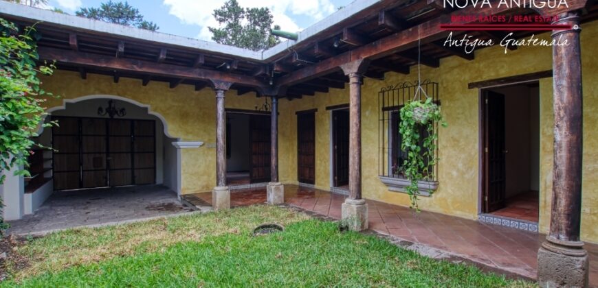 C4017 – Unfurnished house with large garden