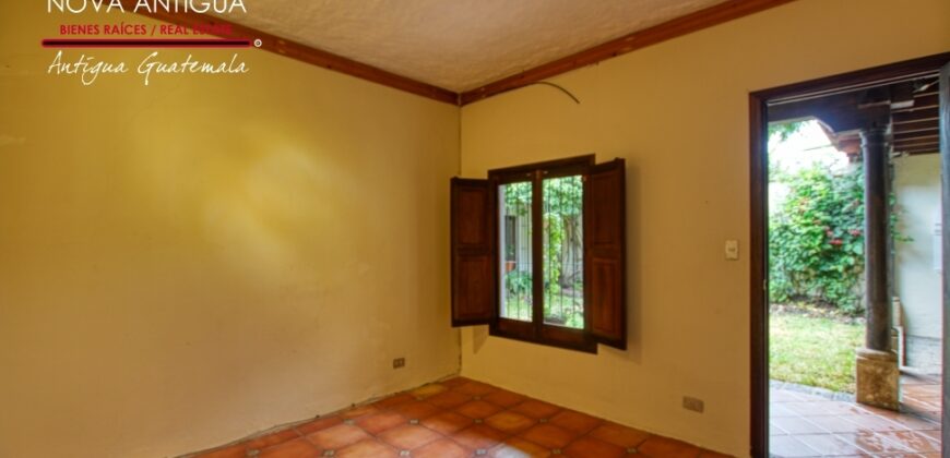 C4017 – Unfurnished house with large garden