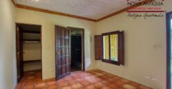 C4017 – Unfurnished house with large garden