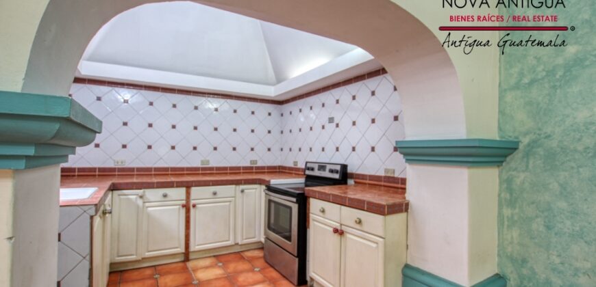 C4017 – Unfurnished house with large garden