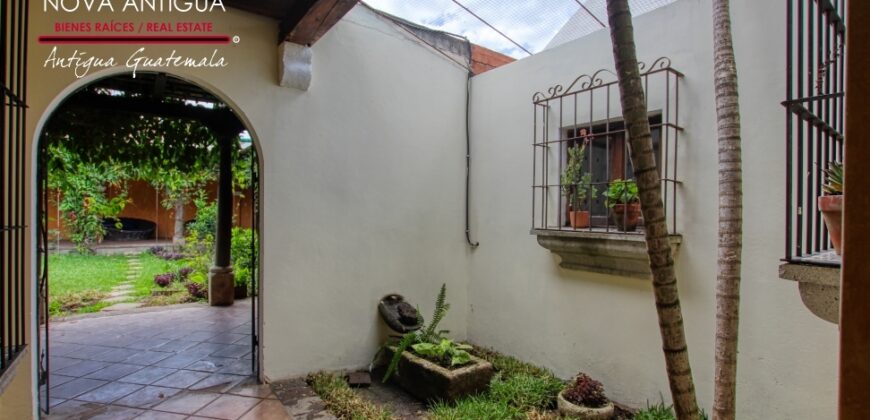 C4017 – Casa sin muebles con amplio jardin