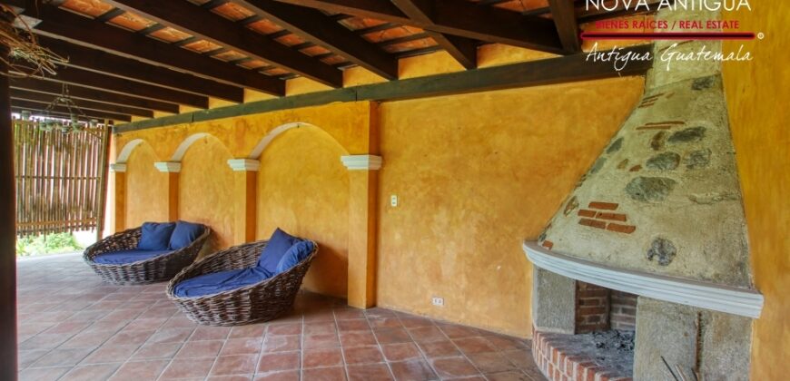 C4017 – Unfurnished house with large garden