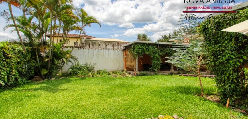 C4017 – Unfurnished house with large garden