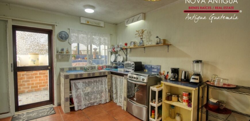 J529 – Nice house in Villas de Santiago